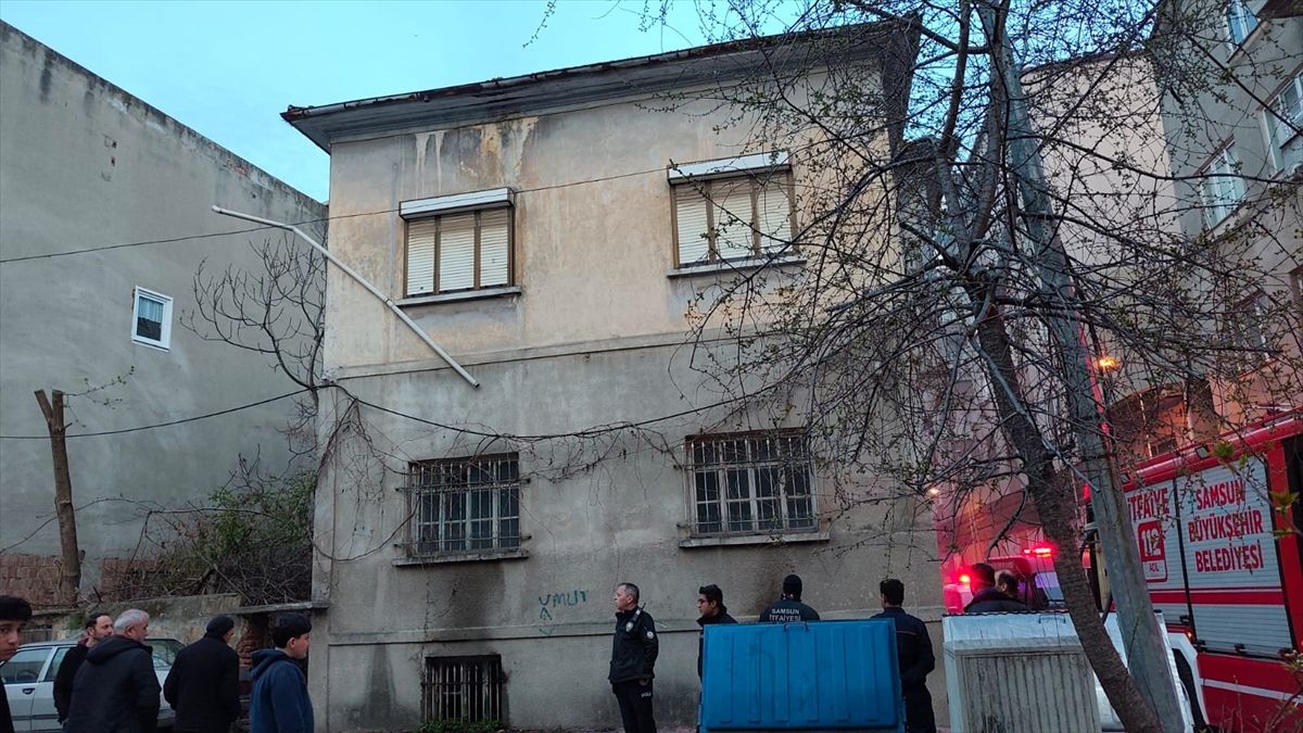 Samsun Bafra’da Metruk Binada Çıkan Yangın Hızla Söndürüldü