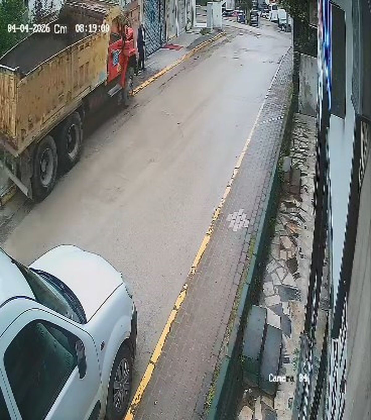 Kocaeli'de Hafriyat Kamyonu Rampadan İnip Yayaya Çarptı: 76 Yaşındaki Sedat Çalk Hayatını Kaybetti