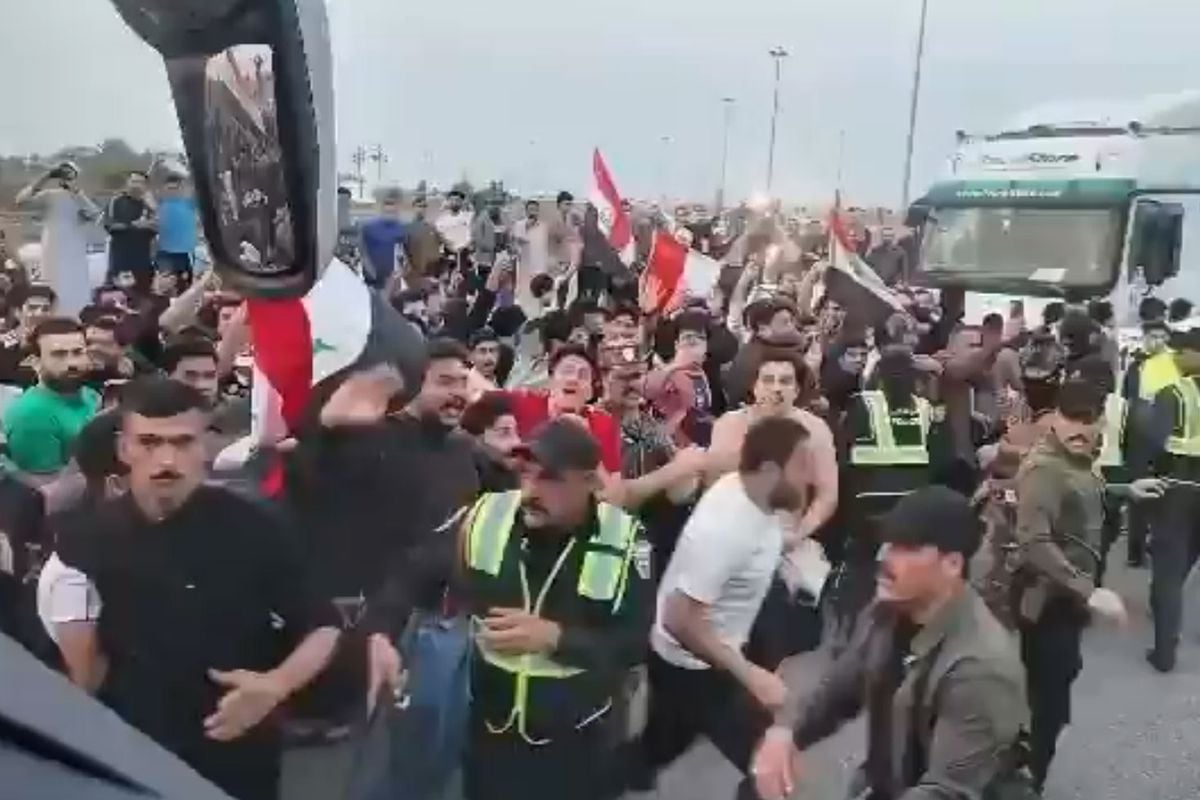 Irak Milli Takımı 40 Yıl Sonra Dünya Kupası'na Döndü, Ülke Tarihi Bir Coşkuyla Sokaklara Taştı