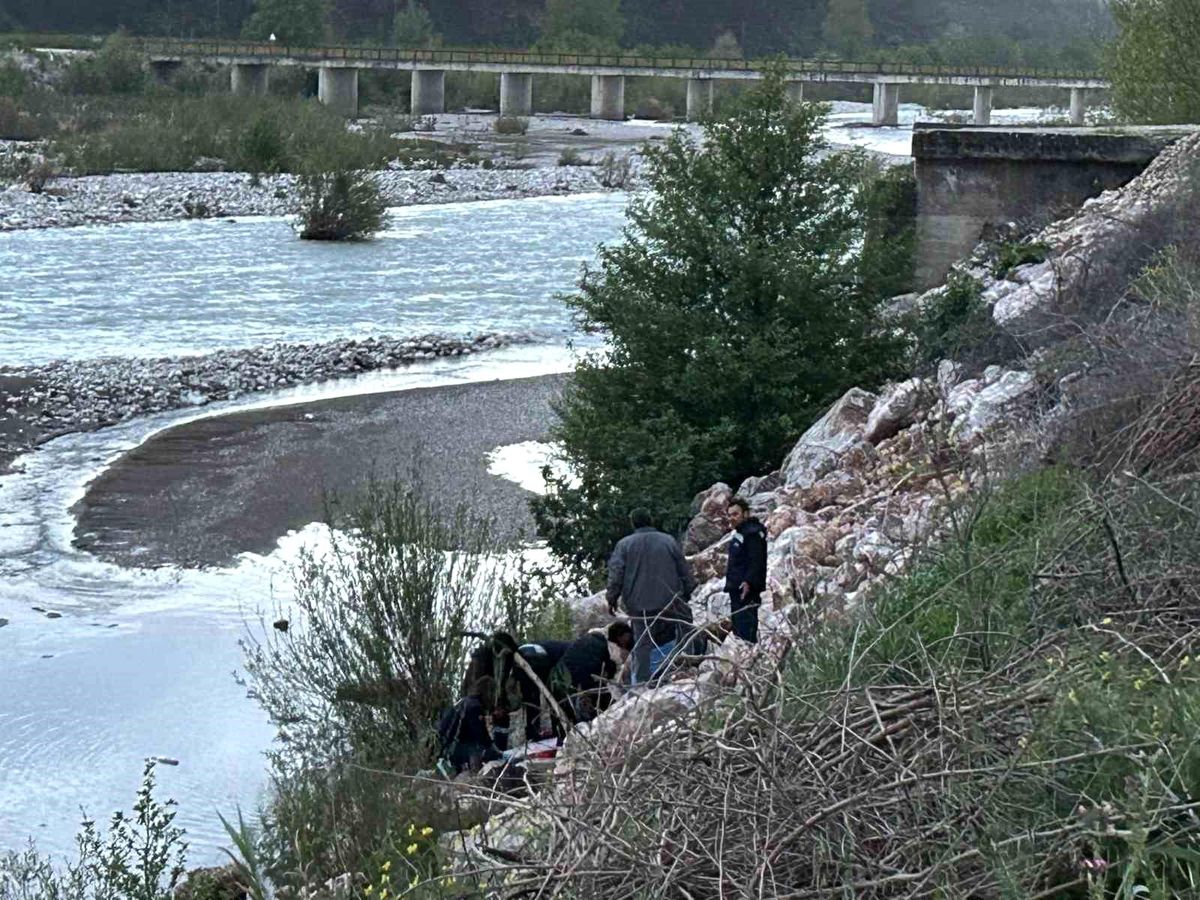 Antalya'da Manzara Seyri Facia İle Bitti: 15 Metreden Düşen Adam Ağır Yaralandı