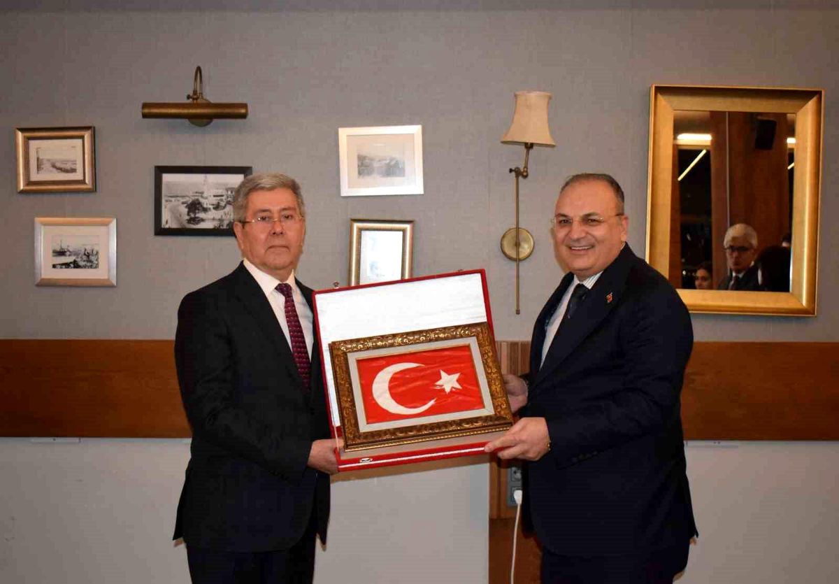 İzmir Bölge Adliye Mahkemesi Cumhuriyet Başsavcısı Kazım Arapoğlu İçin Görkemli Veda Töreni