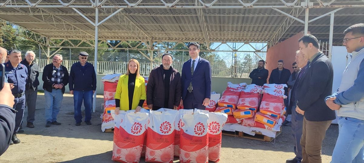 Pazaryeri’nde Çiftçilere Yüzde 50 Hibe Destekli Yağlık Ayçiçeği Tohumu Dağıtımı Başladı
