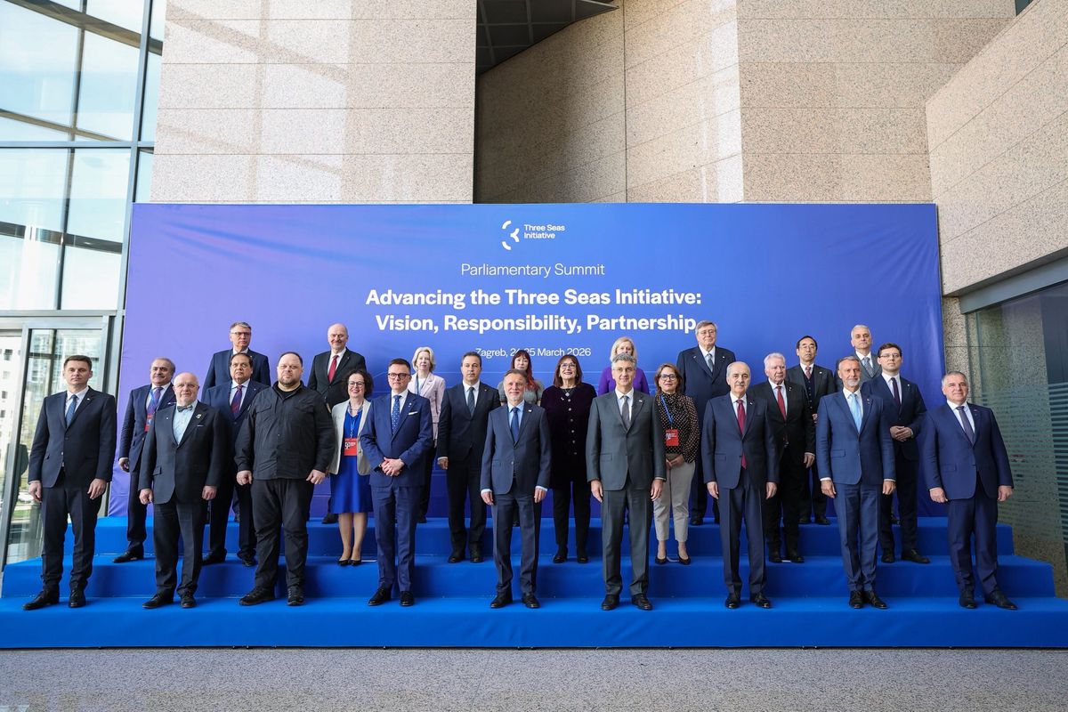 TBMM Başkanı Numan Kurtulmuş, Üç Deniz Girişimi Parlamenter Zirvesi'nde Önemli Görüntüye İmza Attı