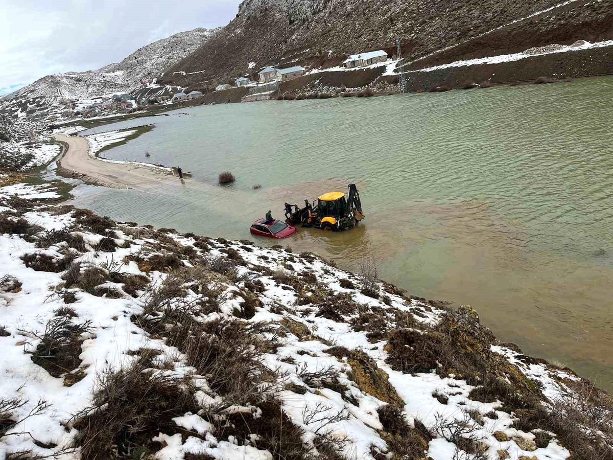 Konya Hadim’de Kar ve Sağanak Yayla Yolunu Göle Dönüştürdü, 4 Kişilik Aile Mahsur Kaldı