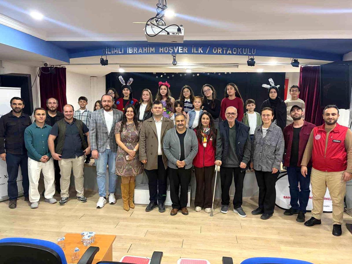 Çilimli'de Dünya Tiyatrolar Günü'nde  Plastik Rüyalar  Tiyatrosu Öğrencilerle Buluştu