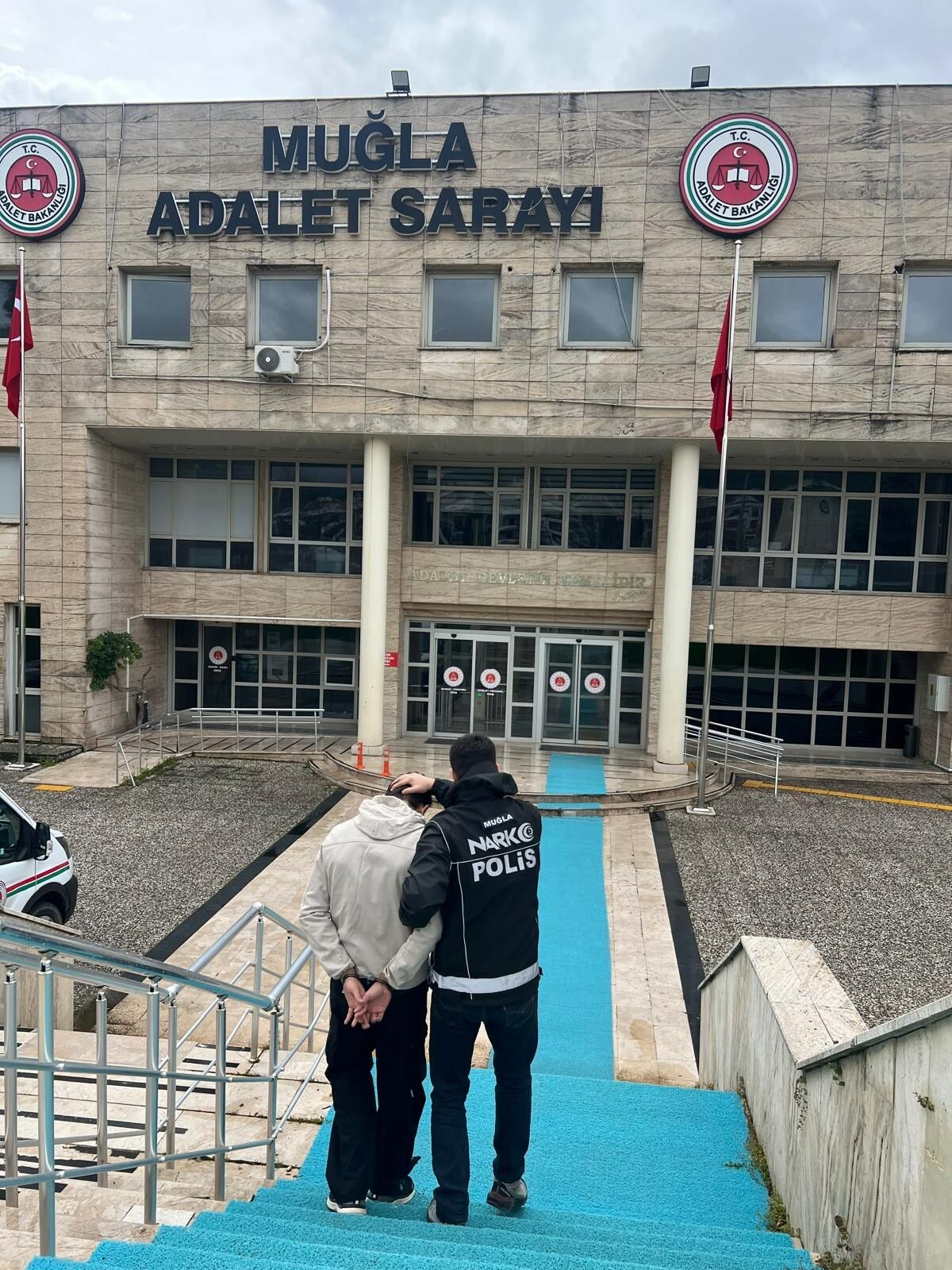Muğla Menteşe’de Uyuşturucu Satıcı Firari Hükümlü Operasyonla Yakalandı