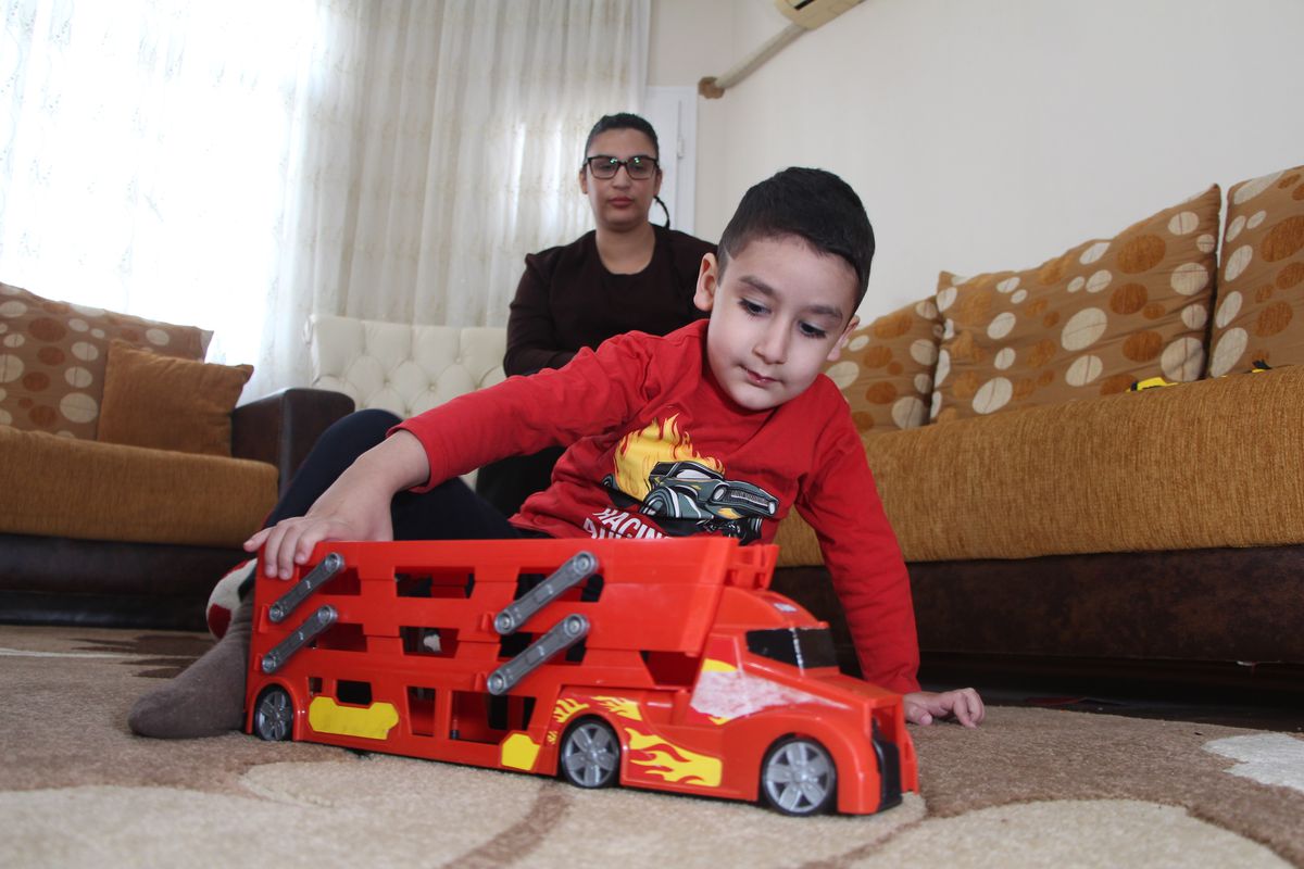 Adana'da Duchenne Musküler Distrofi Hastası Küçük Aren İçin Kritik Tedavi Kampanyası Destek Bekliyor