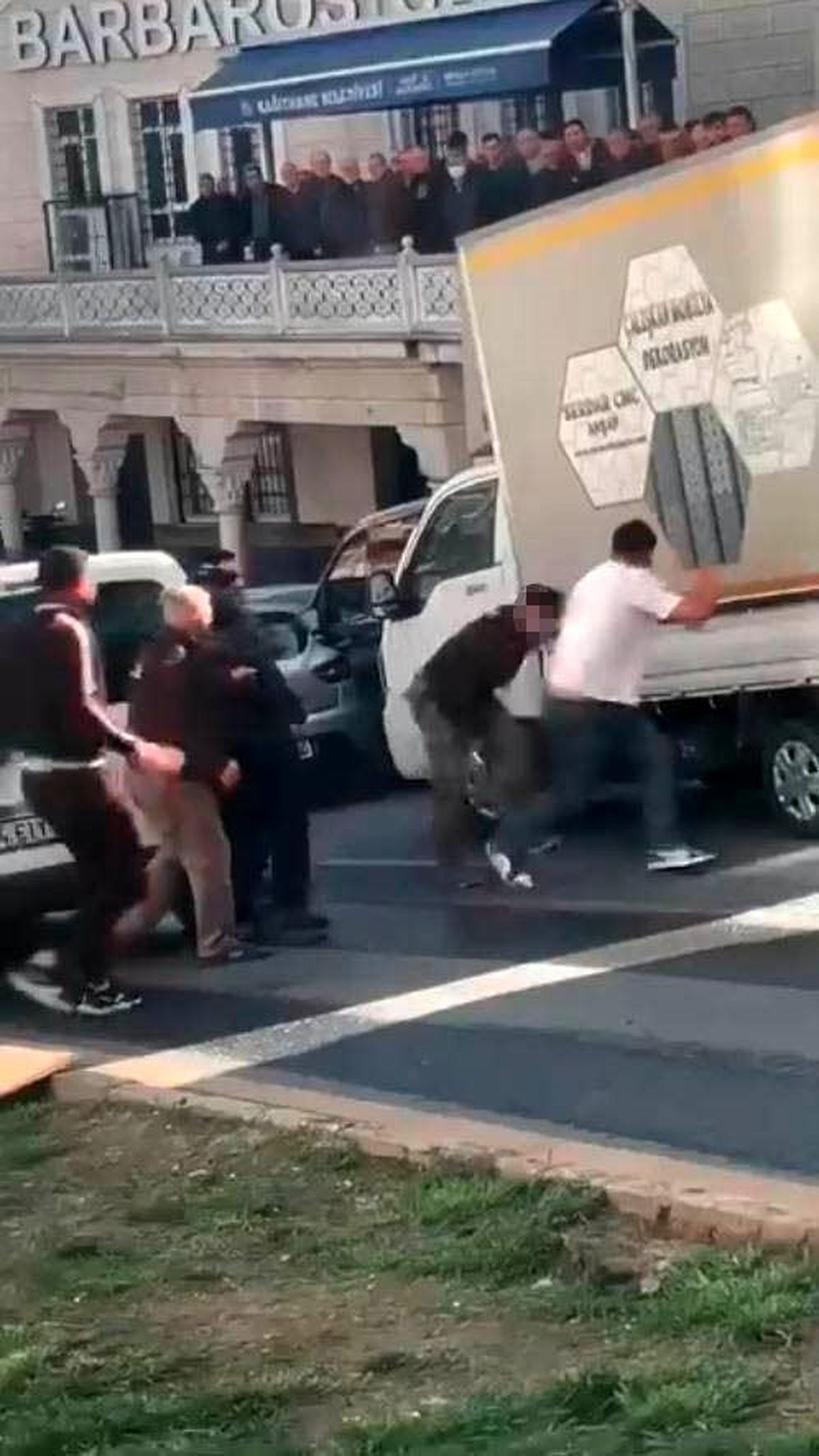 İstanbul Kağıthane'de Yol Verme Tartışması Kanlı Bıçaklı Kavgaya Dönüştü