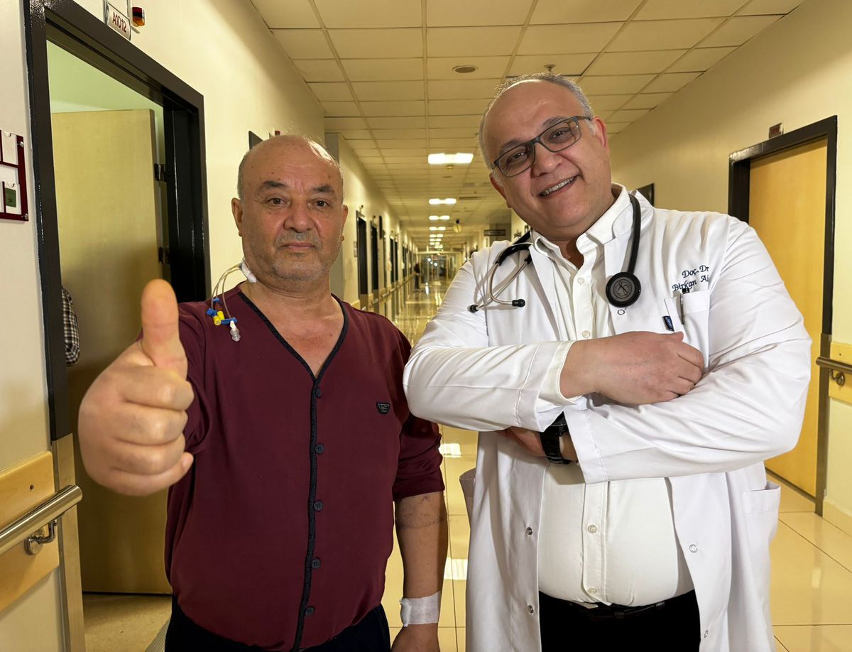 Minimal İnvaziv Koroner Baypas Ameliyatı Sonrası İbrahim Akyol 24 Saatte Yürümeye Başladı:  Koşmam İçin İzin Bekliyorum 