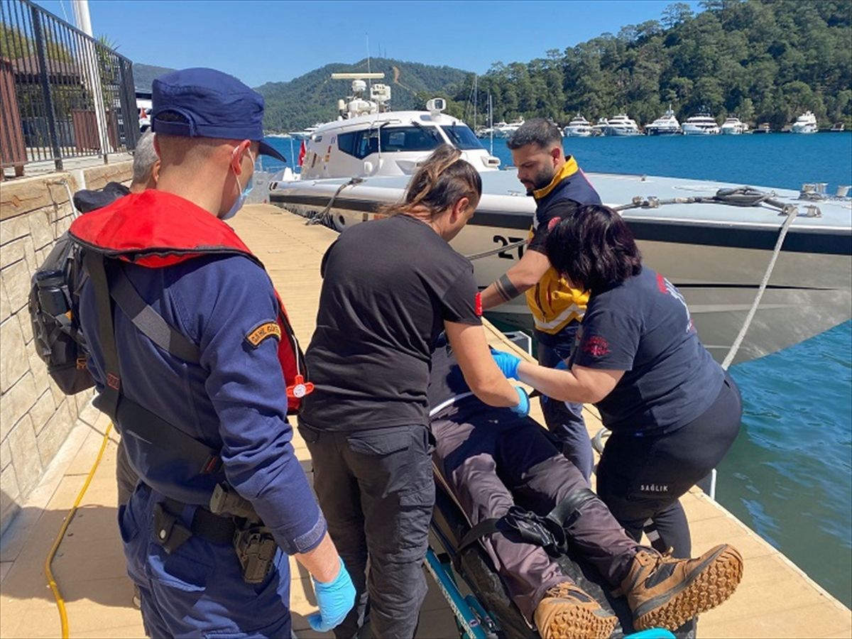 Muğla Fethiye’de Koyda Rahatsızlanan Kişi Sahil Güvenlik Ekiplerince Kurtarıldı
