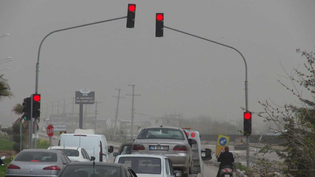 Kilis'te Toz Taşınımı Sürücüleri ve Vatandaşları Zorladı, Astım Hastalarına Uyarı