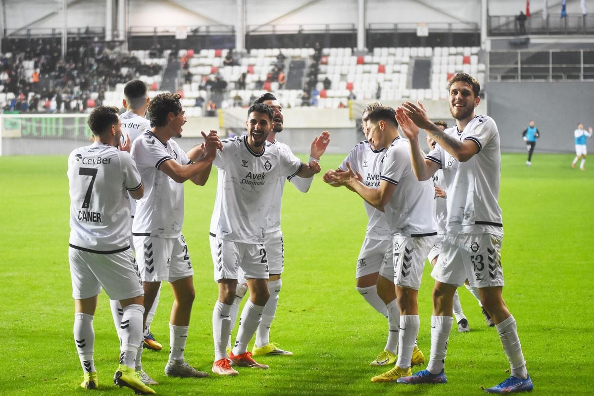 Altay, Düşme Hattıyla Puan Farkını Kapatmak İçin İzmir Çoruhlu FK Karşısında Kritik Maça Çıkıyor