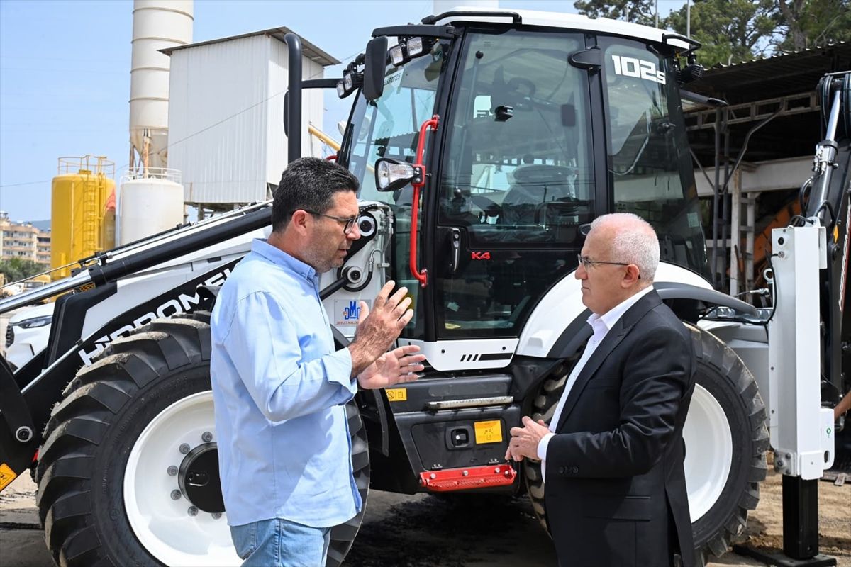 Kumluca Belediyesi İş Makinesi Filosunu Güçlendirerek Hizmet Kalitesini Yükseltti