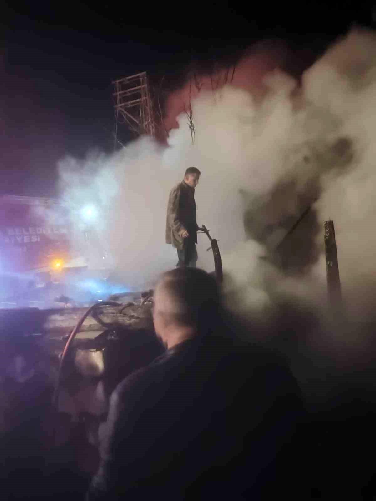 Burdur Yarıköy’de Korkutan Yangın! Ev Komple Yanarak Kullanılamaz Hale Geldi