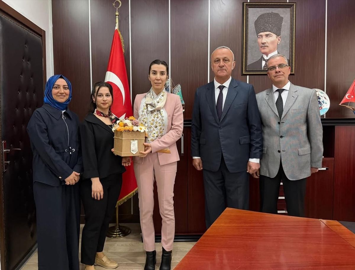 Gerze Kaymakamı Yıldız Büyüker, Kütüphane Haftası Ziyaretinde Okuma Alışkanlığının Yaygınlaştırılmasını Vurguladı