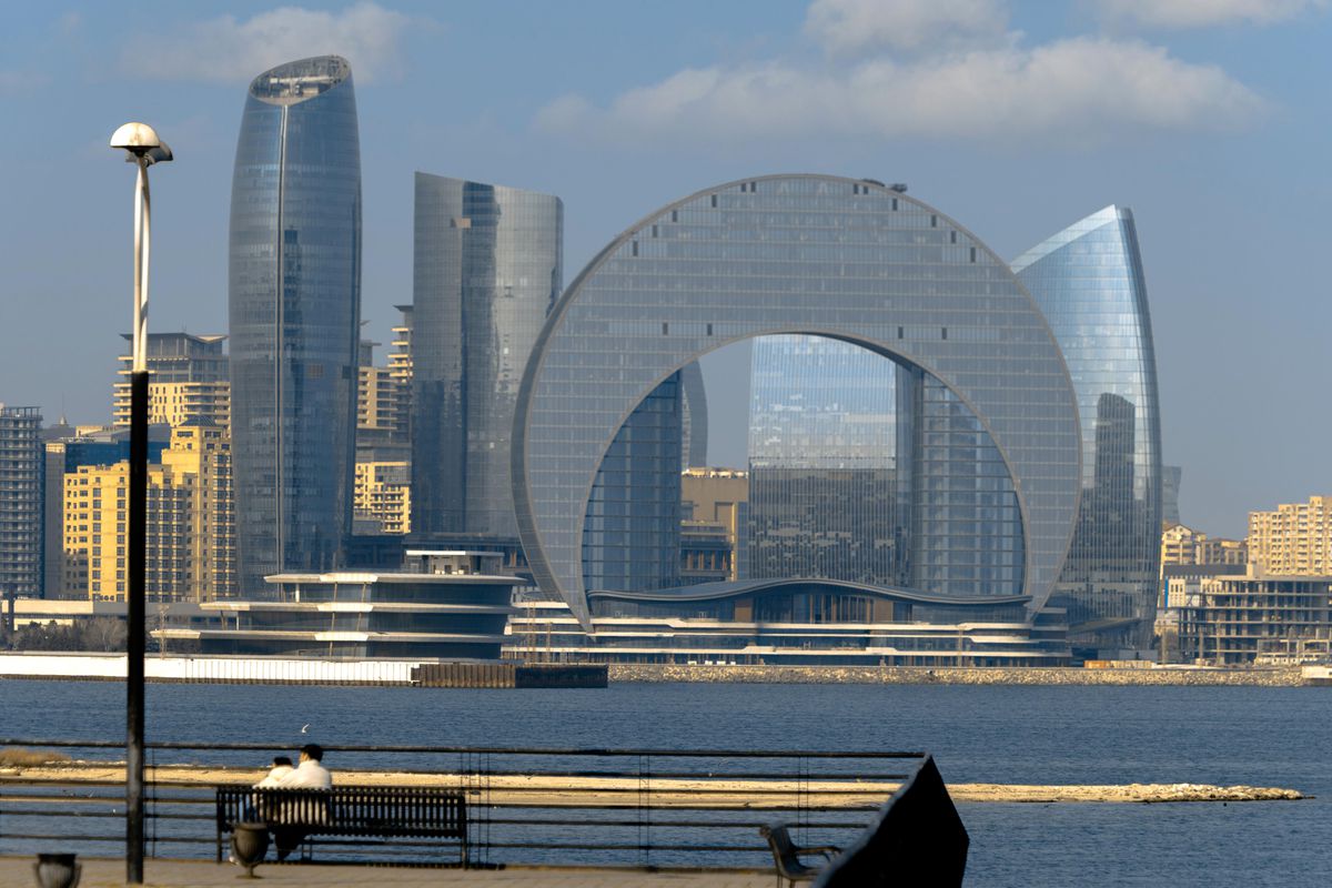 Azerbaycan'dan İran'a Üçüncü İnsani Yardım Sevkiyatı: 200 Ton Gıda ve Tıbbi Malzeme Gönderildi