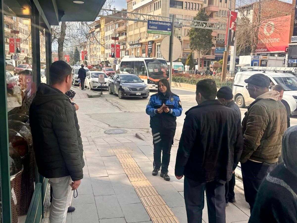 Bilecik Bozüyük’te Polislik Ekiplerinden Dolandırıcılık ve Güvenlik Bilgilendirmesi