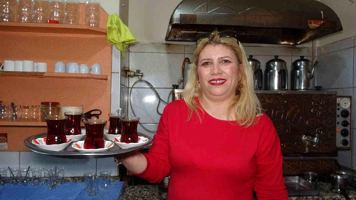 Isparta’da Kadınların da Sosyalleştiği Dönüşüm: 22 Yıllık Evlilik Sonrası Kıraathane İşletmeciliğine Atıldı