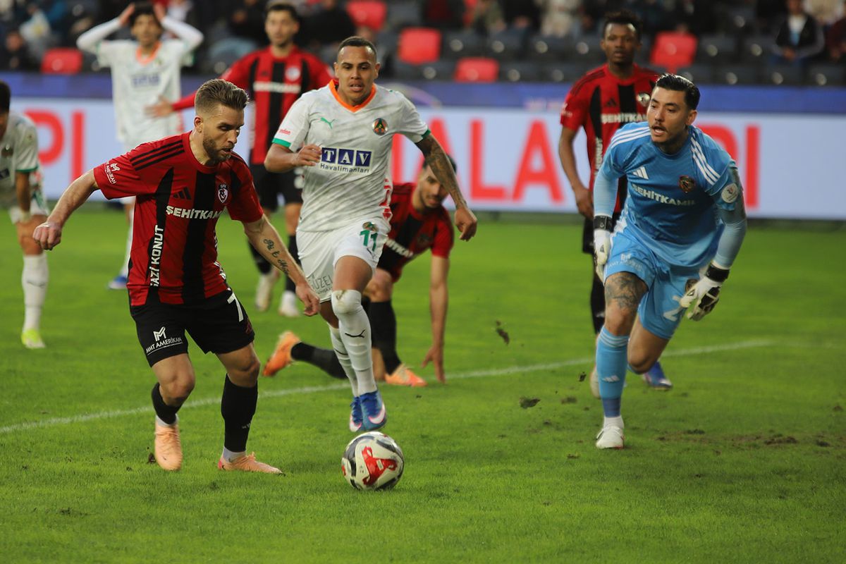 Trendyol Süper Lig’de Gaziantep FK ile Corendon Alanyaspor 1-1 Berabere Kaldı