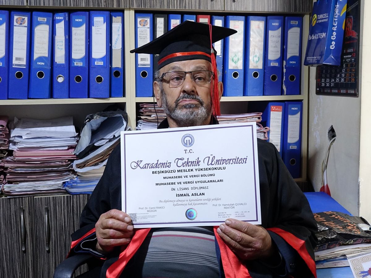 77 Yaşında Üniversiteyi Bitirdi, Arzuhalcilikte Devrim Yaratıyor: Trabzonlu İsmail Aslan’ın İlham Veren Hikayesi