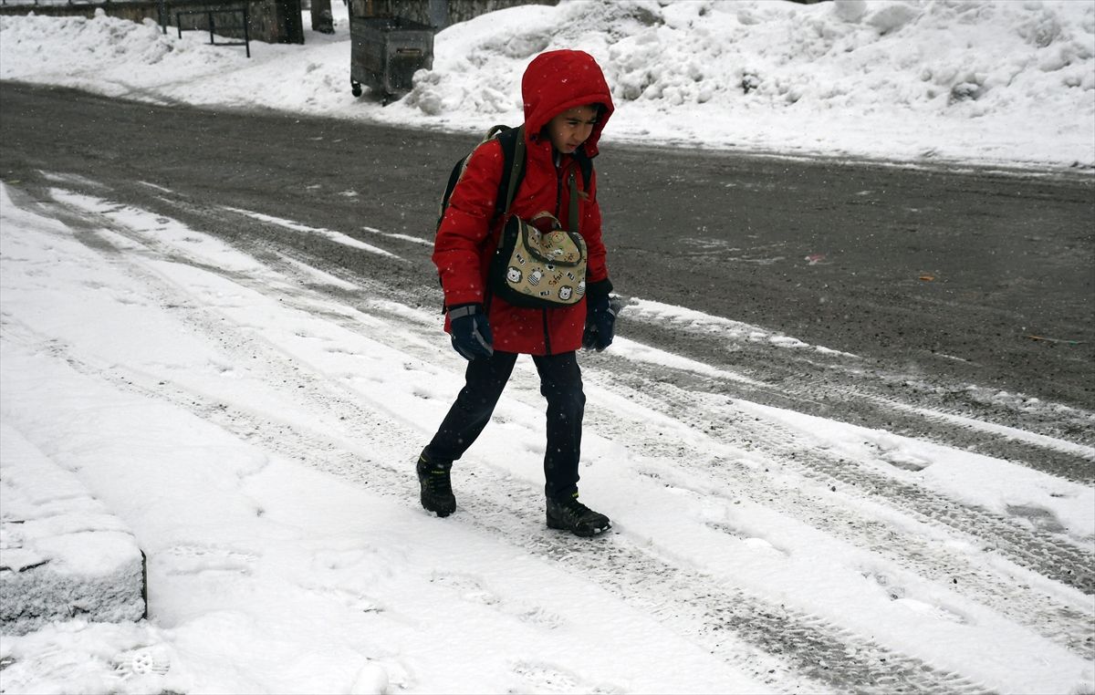 Kars Sarıkamış’ta Yoğun Kar Yağışı: Handere Geçidi ve Mescitli Bölgesinde Beyaz Çarşaf