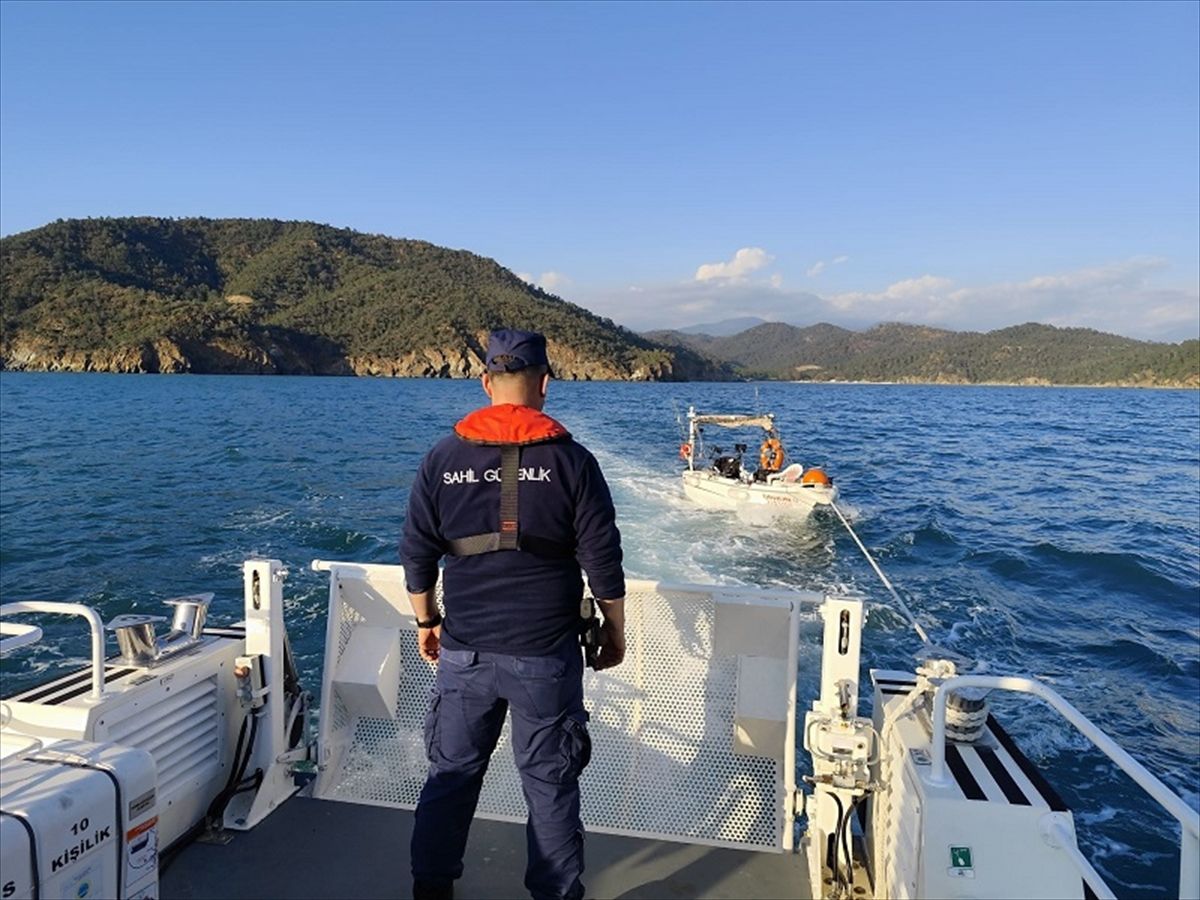 Fethiye Açıklarında Makine Arızası Yapan Teknedeki Kişi Sahil Güvenlik Tarafından Kurtarıldı