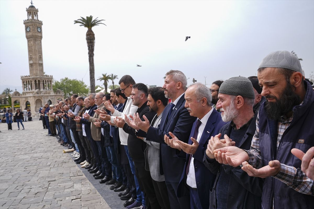 Kahramanmaraş'taki Okul Saldırısında Ölenler İçin İzmir, Aydın, Denizli ve Manisa'da Gıyabi Cenaze Namazı ve Anma Törenleri Düzenlendi