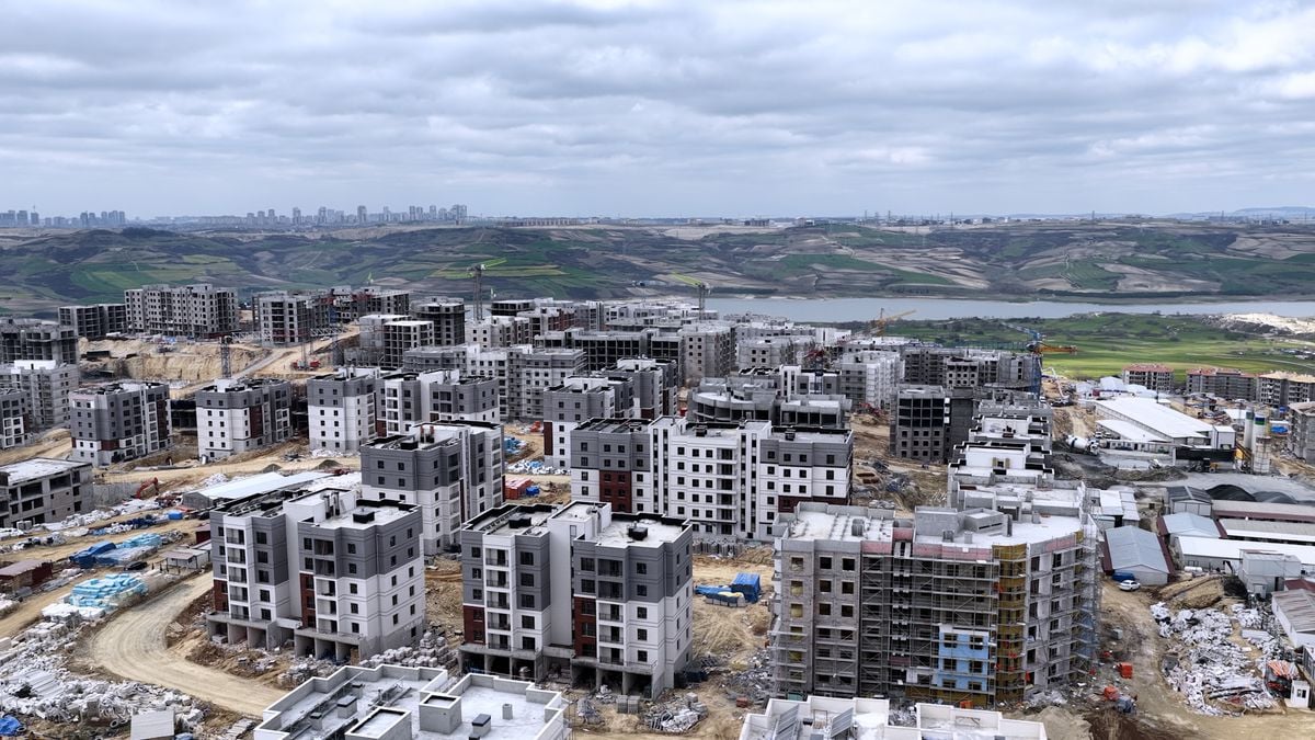 İstanbul Arnavutköy'de 36 Bin Sosyal Konut Hızla Yükseliyor: İlk Evim Projesiyle 150 Bin Kişi Güvenli Evine Kavuşacak