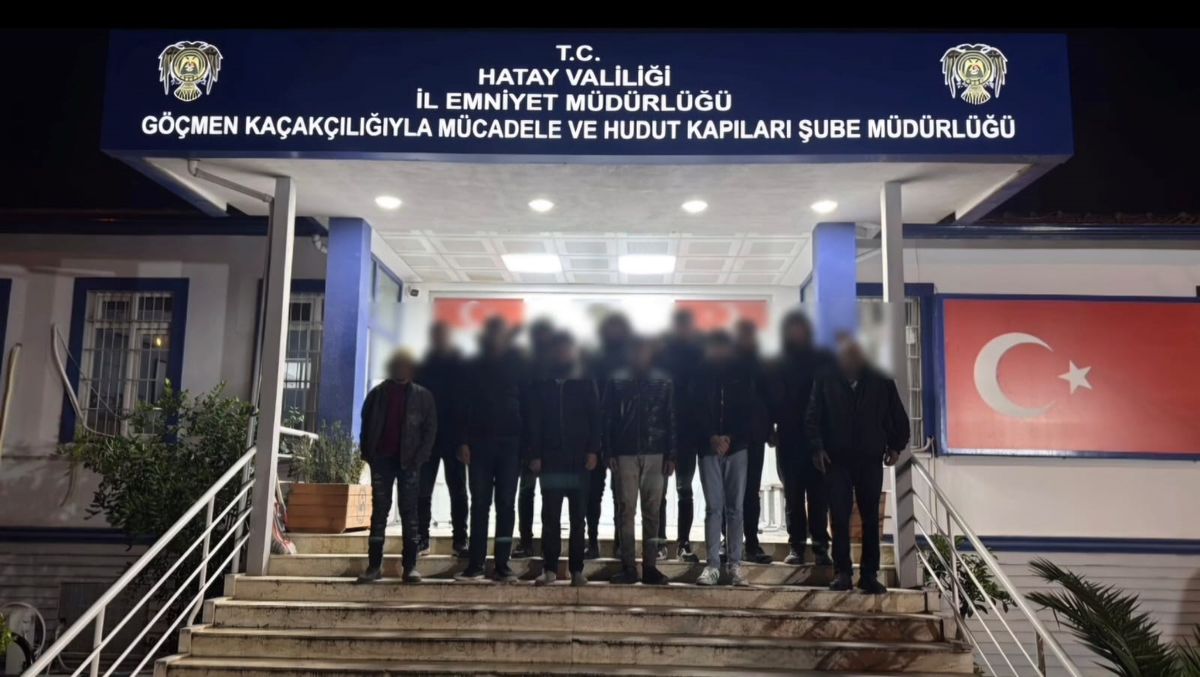 Hatay’da Göçmen Kaçakçılığı Operasyonu: 11 Düzensiz Göçmen Yakalandı, 2 Organizatör Tutuklandı
