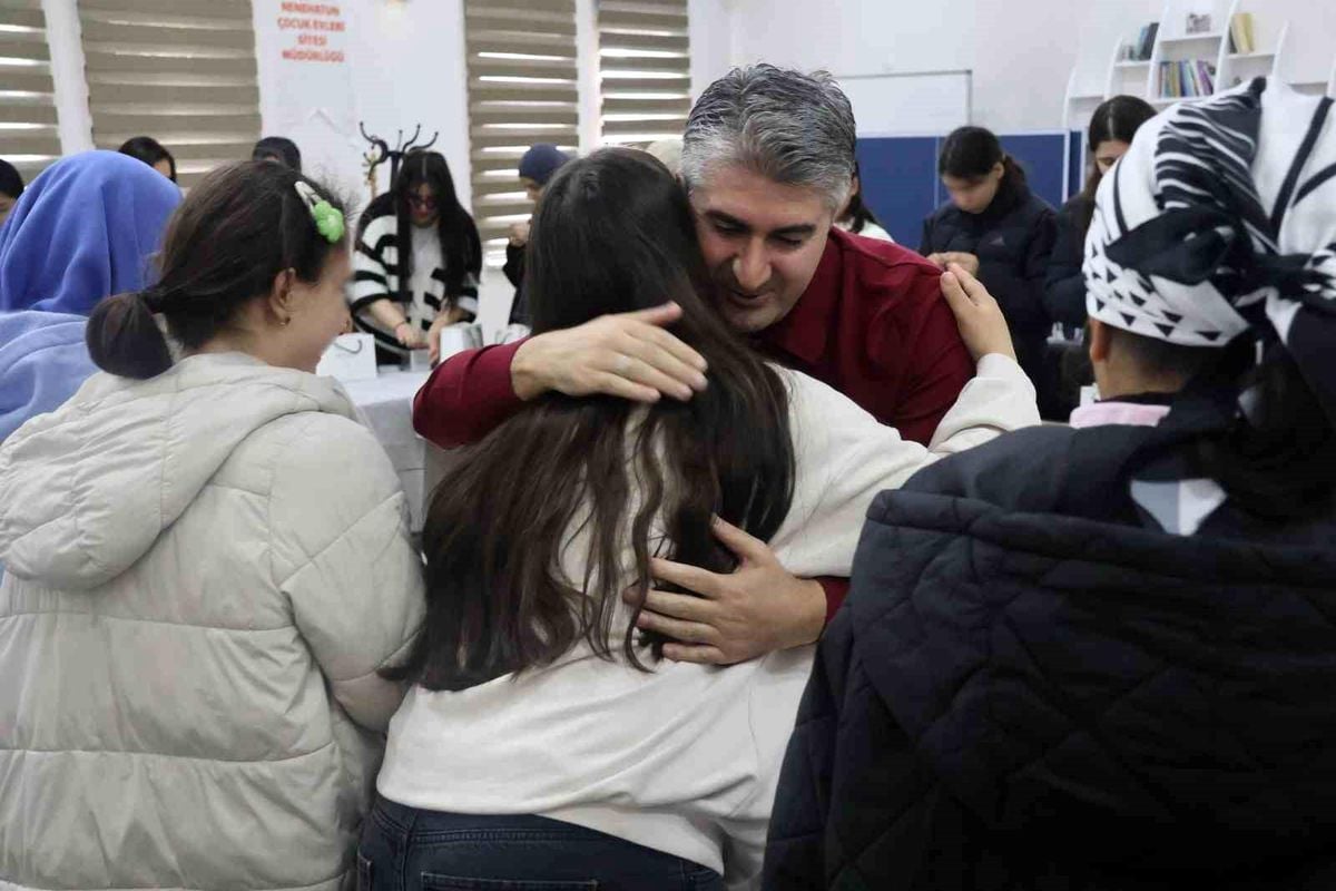 Erzurum'da Koruma Altındaki Çocuklar Aile ve Sosyal Hizmetler Bakan Yardımcısı Tarafından Bayramda Unutulmadı