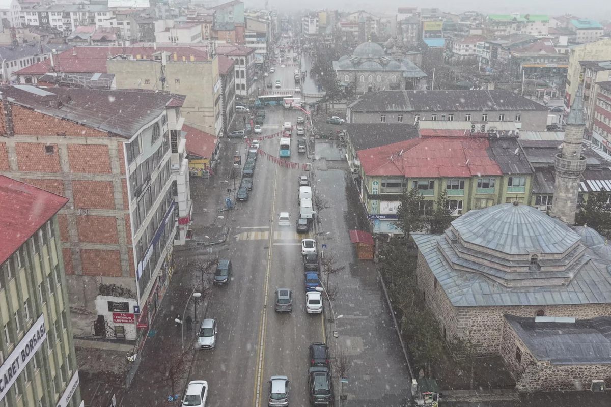 Erzurum’da Sabah Saatlerinde Yoğun Kar Yağışı ve Çığ Uyarısı