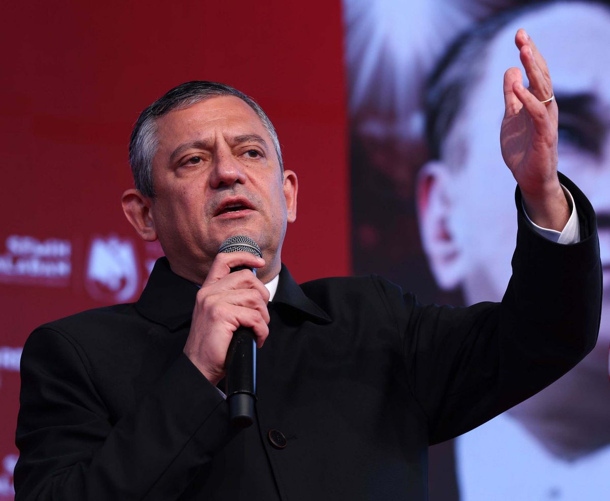 CHP Genel Başkanı Özgür Özel:  Bu Parti Çanakkale'yi Geçirmeyenlerin ve Teslim Olmayanların Partisidir 