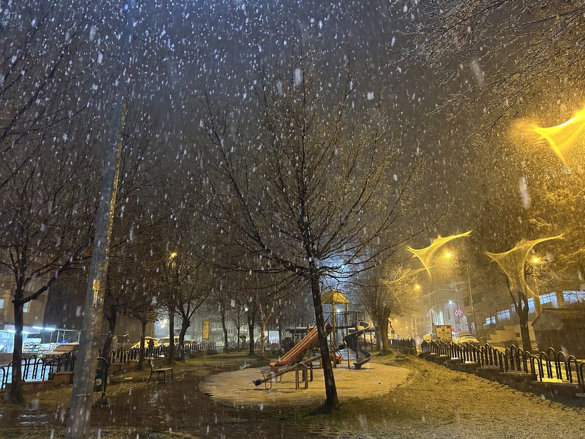 Sivas'ta Yağmurdan Kar'a Geçiş: Soğuk Hava ve Kar Yağışı Etkisini Gösteriyor