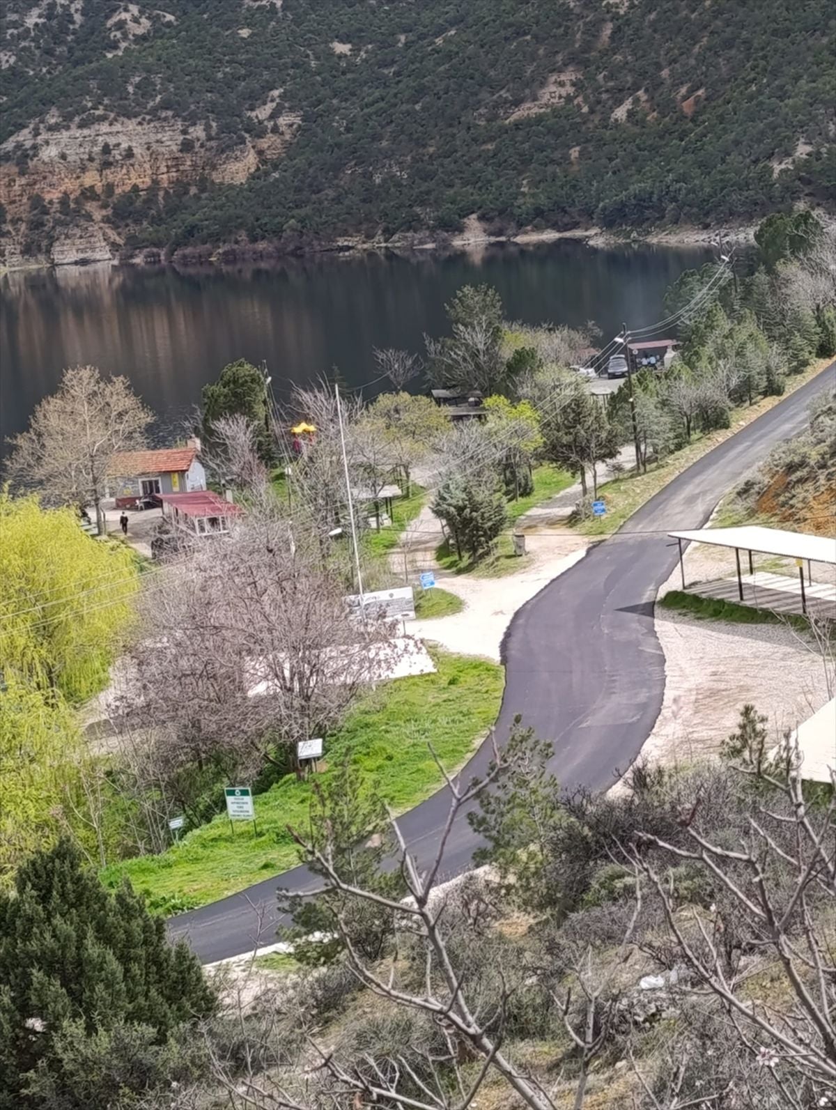 Nallıhan Sarıyar Mesire Alanı Yolları Sıcak Asfaltla Yenileniyor