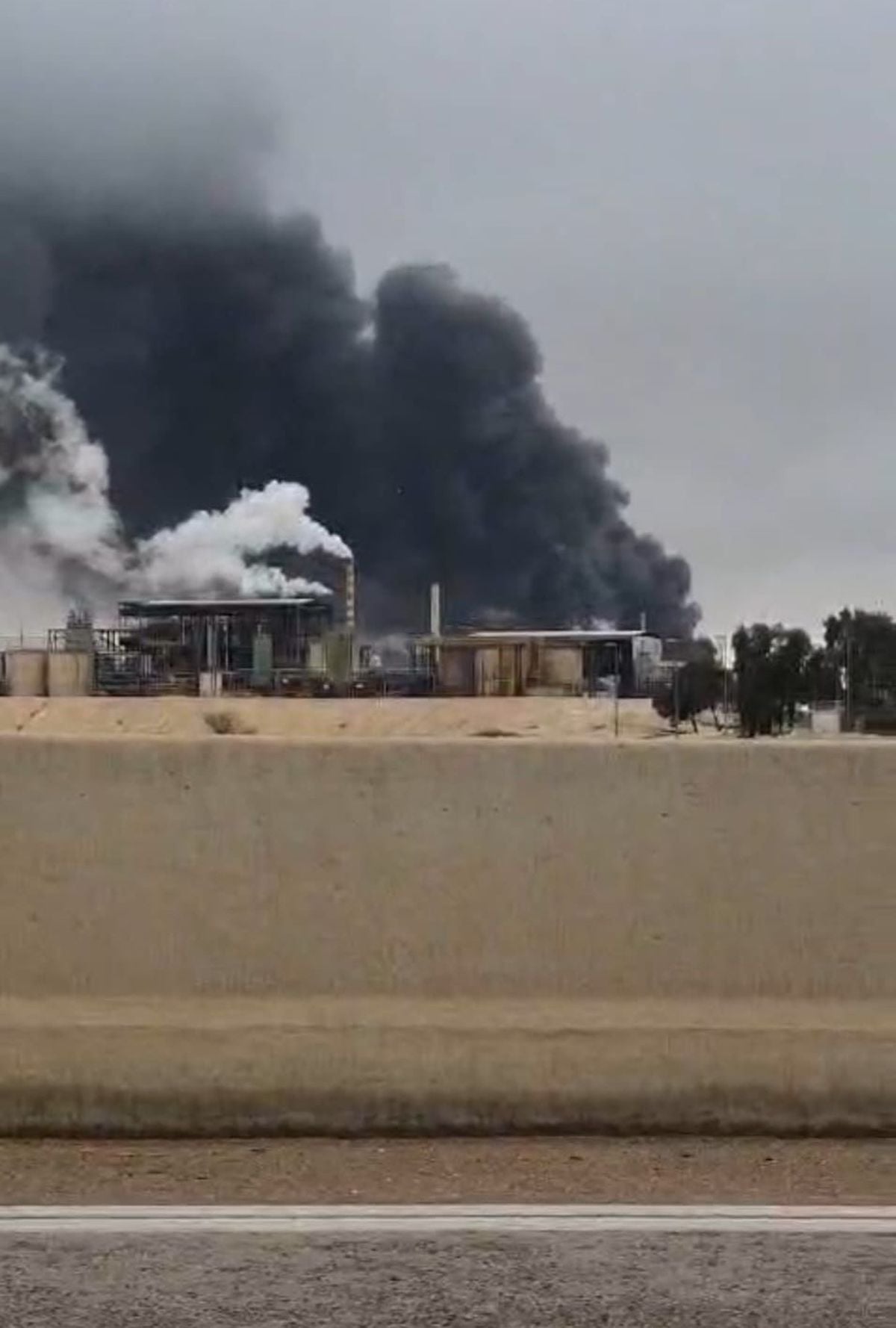 İsrail’de Beerşeba Kimya Fabrikasına Füze Saldırısı: Yaralı Var