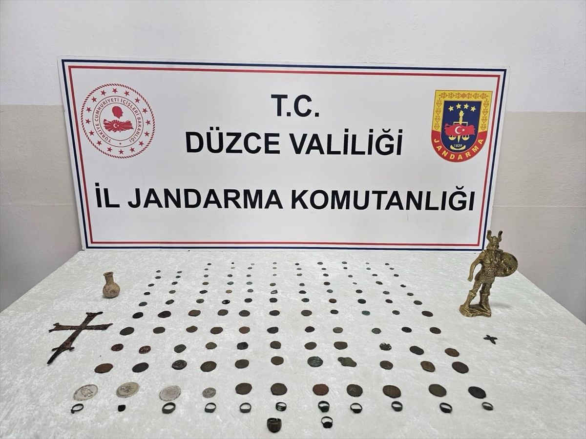 Düzce Gölyaka'da 136 Tarihi Eserle Yakalanan 2 Şüpheli Gözaltına Alındı
