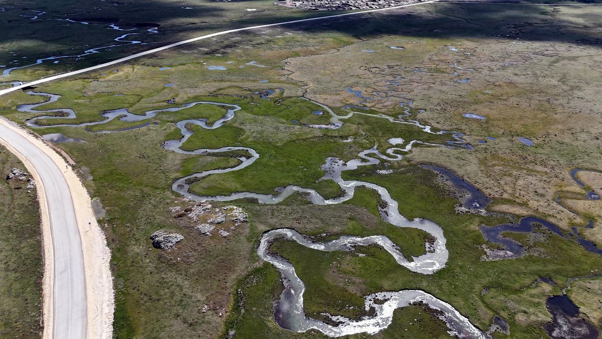 Bolu Sarıalan Yaylası’nda Eriyen Kar Suları ve Yağmur Menderes Manzarasını Canlandırdı