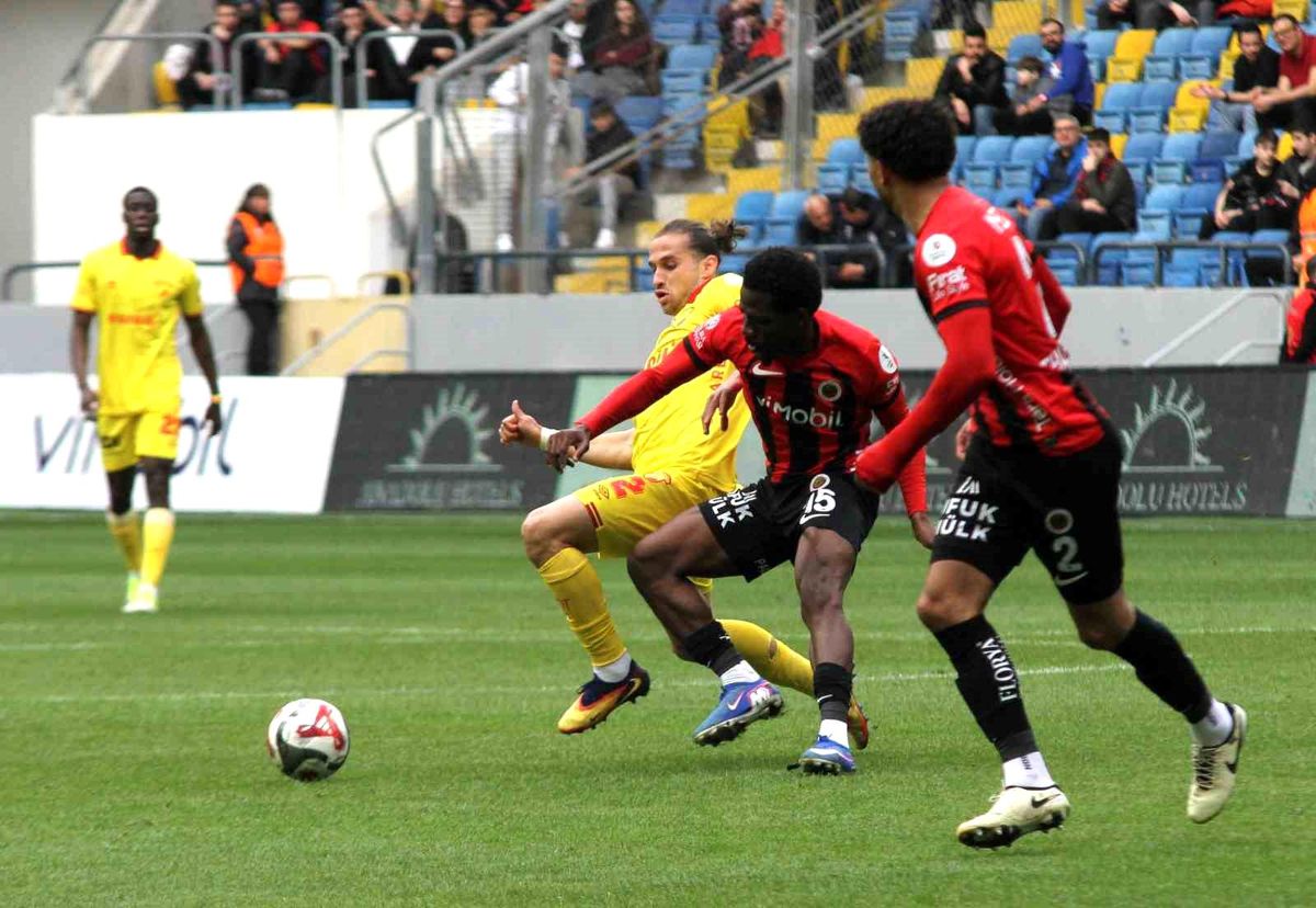 Gençlerbirliği - Göztepe Maçı İlk Yarıda 1-0 Göztepe'nin Üstünlüğüyle Sona Erdi