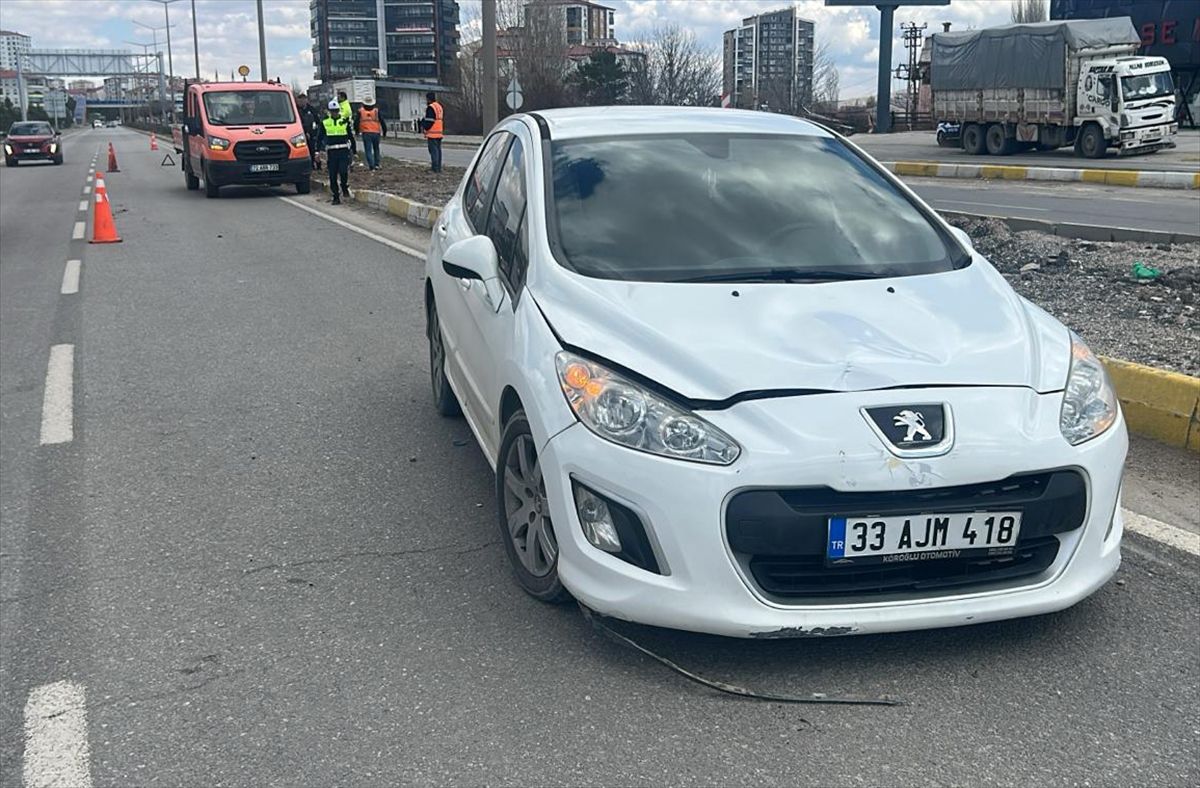 Sivas'ta 10 Yaşındaki Çocuk Otomobil Çarpması Sonucu Ağır Yaralandı