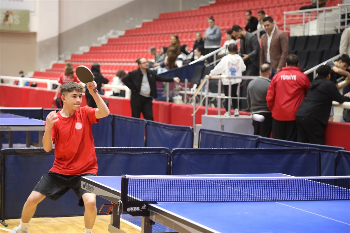 İşitme Engelliler Masa Tenisi Türkiye Şampiyonası Samsun'da Start Aldı: 62 Sporcu Yarışıyor