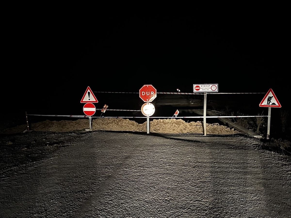 Afyonkarahisar Sandıklı'da Sağanak Taşkını Yol ve Çevrede Büyük Hasar Yarattı