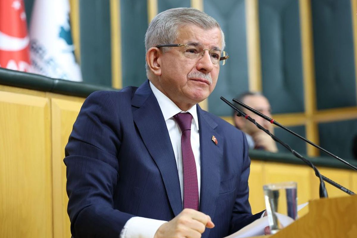 Ahmet Davutoğlu'ndan Erdoğan’a Kritik Diplomasi ve Barış Çağrısı: “Türkiye Savaşın Dışında Kalmalı, Ateşkesin Arkasında Durmalı”