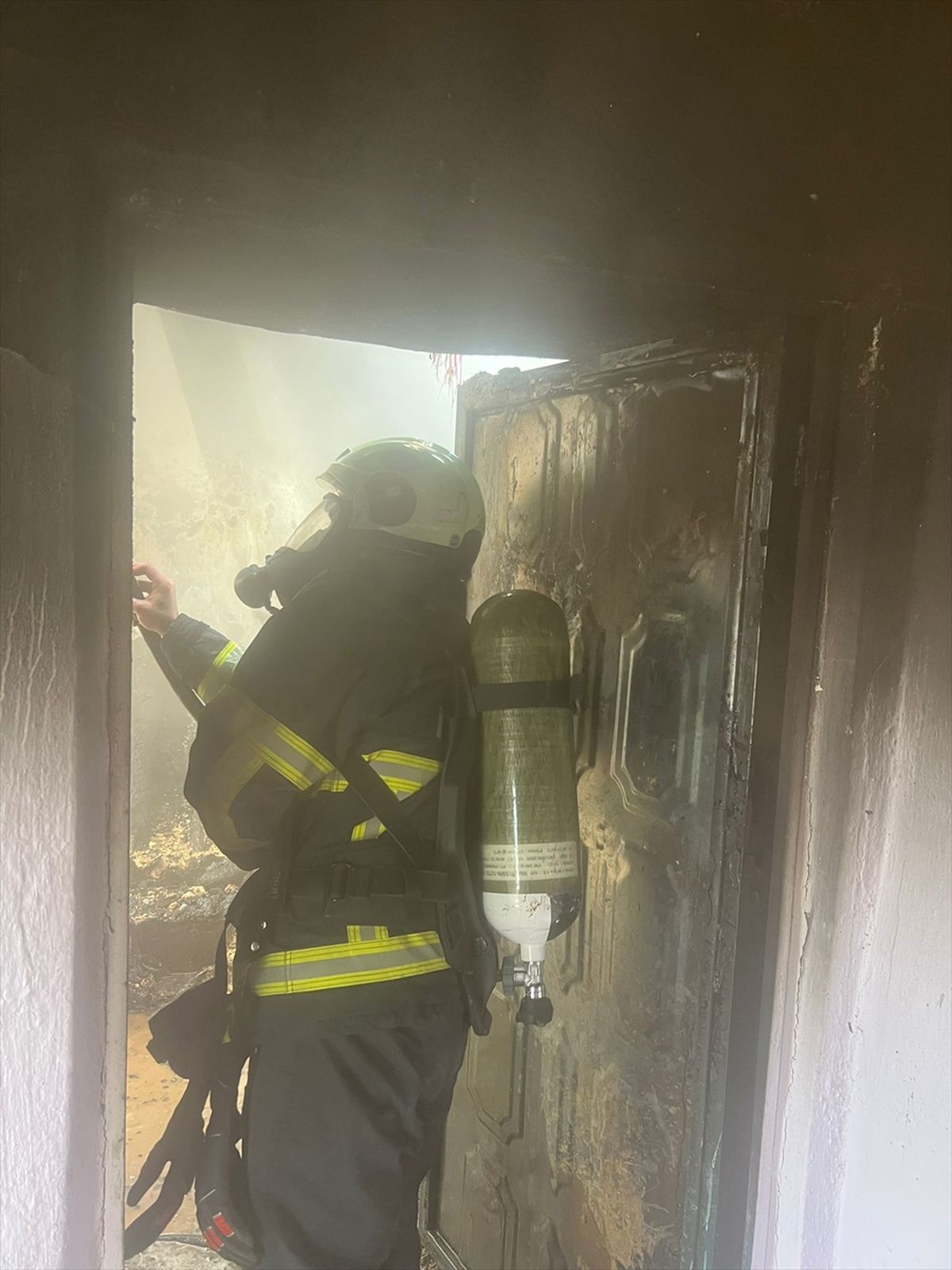 Mardin Artuklu'da Çıkan Yangın Sonrası Müstakil Ev Küle Döndü