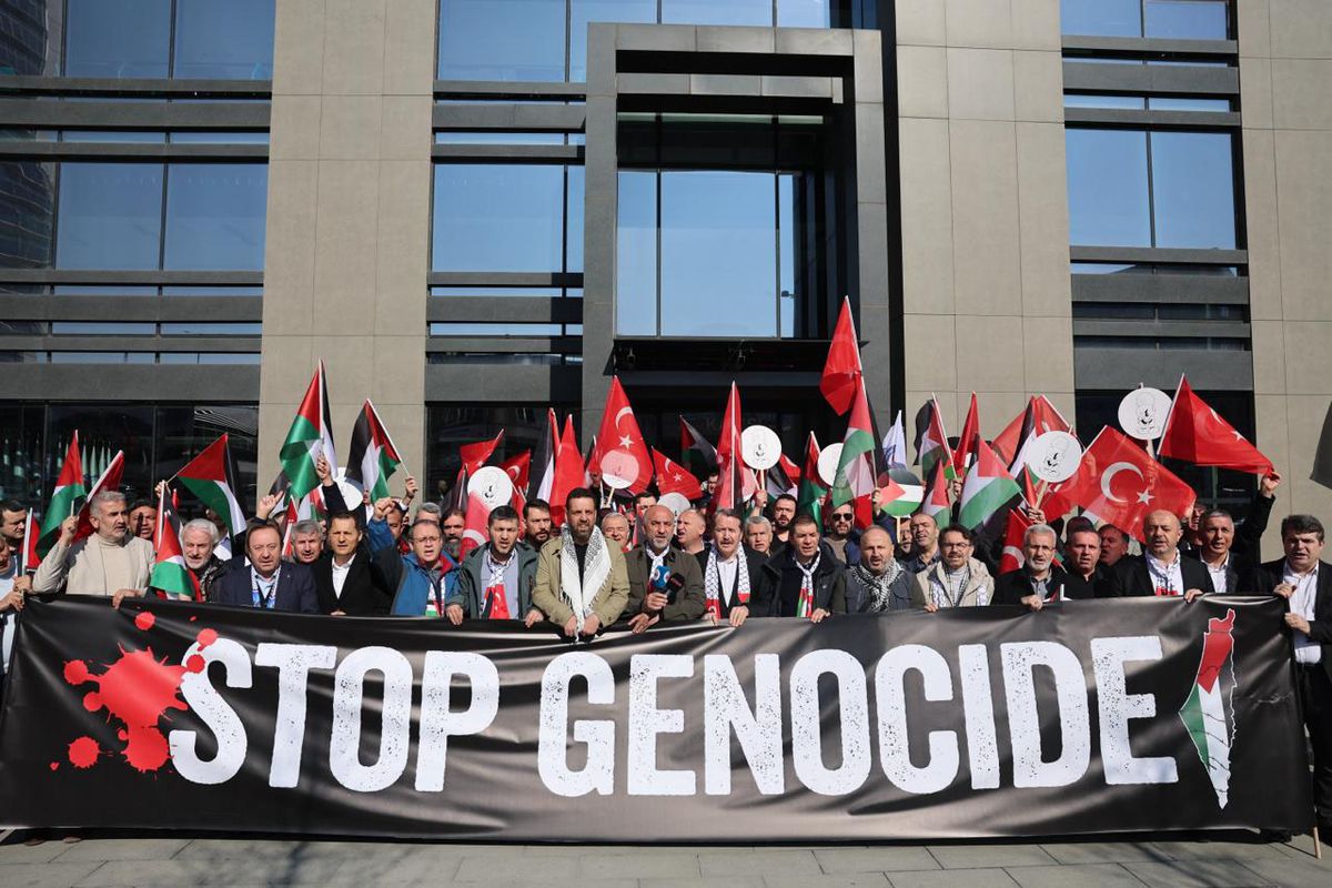 Eğitim-Bir-Sen, Gazze İçin Uluslararası Özgürlük ve Sumud Filosuna Katılan Temsilcilerini İspanya’ya Uğurladı