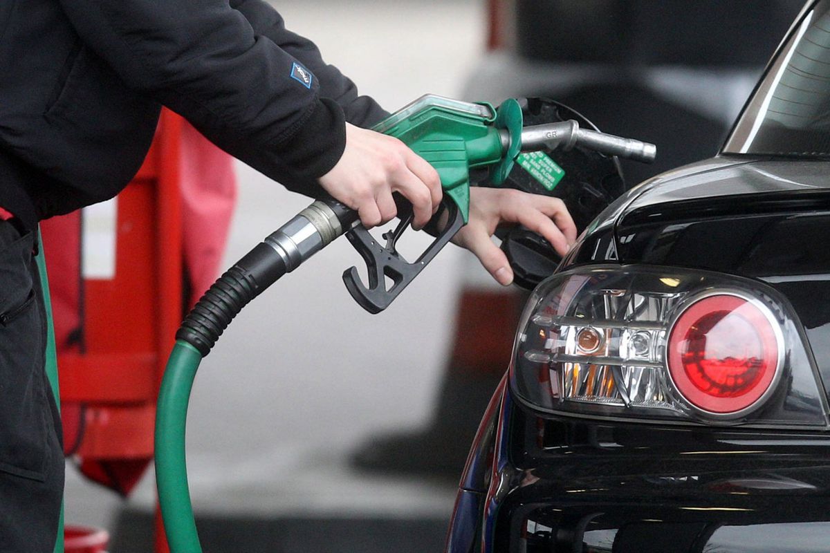 Trump'ın İran'a Saldırıyı Ertelemesi Petrol Fiyatlarını Düşürdü, Arıkan’dan KDV İndirimi Talebi