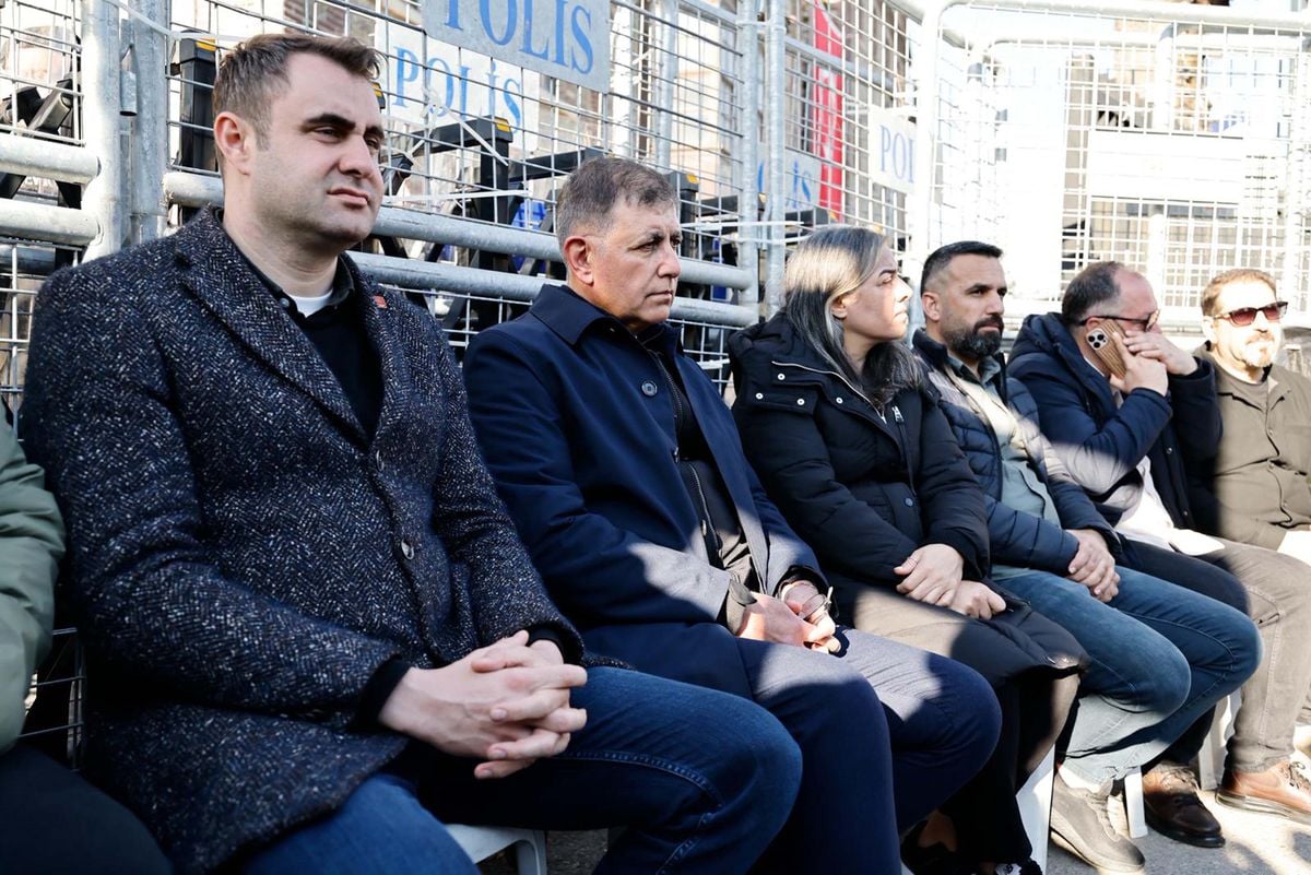 İzmir Büyükşehir Belediyesi'nin Meslek Fabrikası Binasındaki Oturma Eylemi İkinci Gününde Devam Ediyor