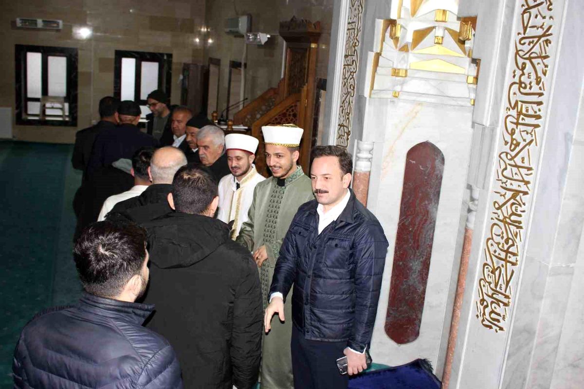 Muş Malazgirt’te Ramazan Bayramı Namazı Coşku ve Yoğun Katılımla Kılındı