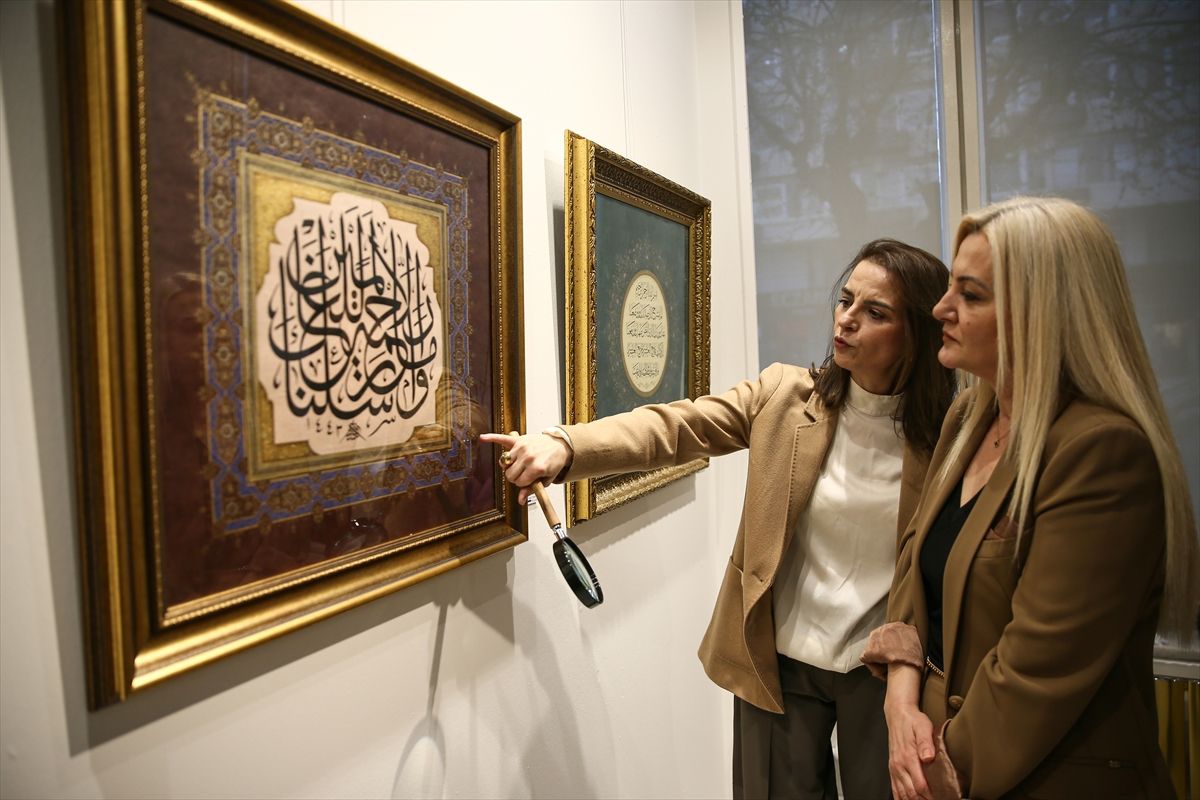 Bursa’da 6 Sanatçının Eseri “Zer-i Nab” Tezhip Sergisi Tayyare Kültür Merkezi’nde Ziyarete Açıldı