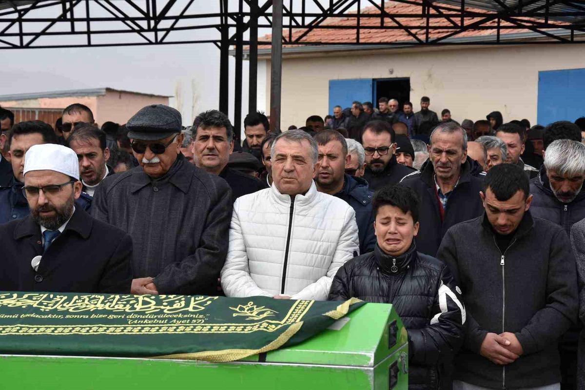 Tomarza Büyükcanlı Mahalle Muhtarı Murat Coşkun Kalp Krizi Sonrası Dualarla Toprağa Verildi