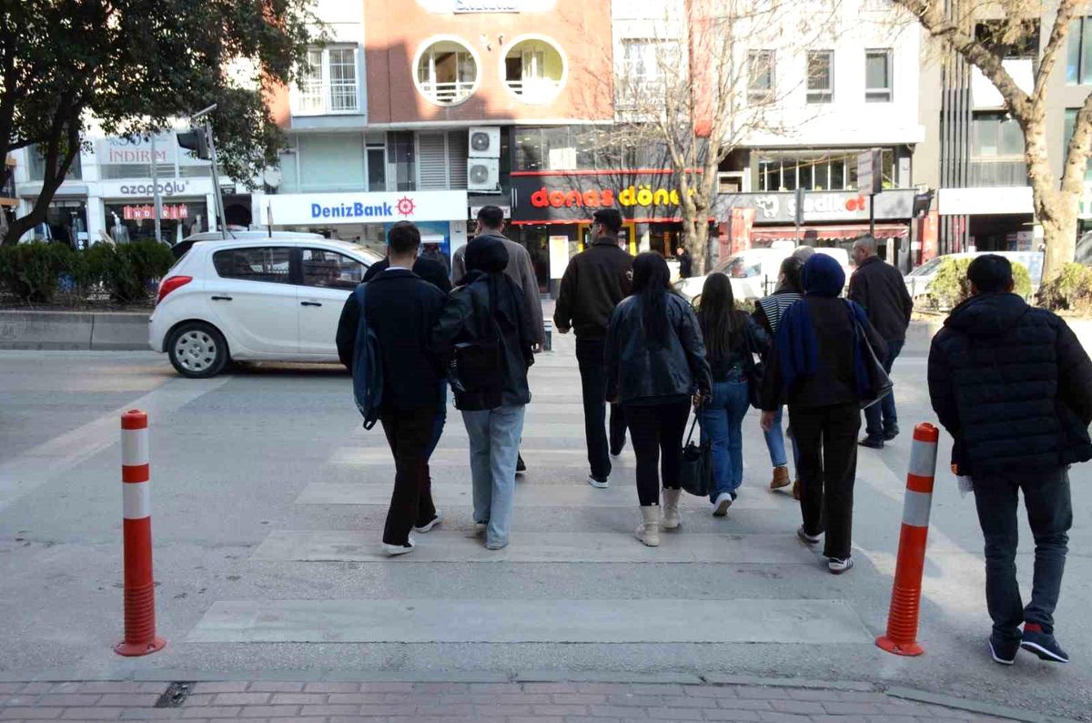 Bilecik’te Yaya Güvenliği İçin Atatürk Bulvarı’nda Duba Uygulaması Başladı